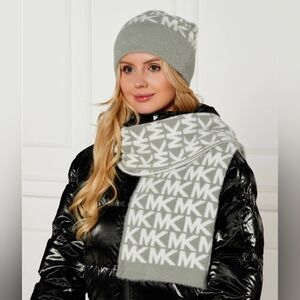 Michael Kors Logo Jacquard Beanie Hat and Scarf Set in pearl heather gray